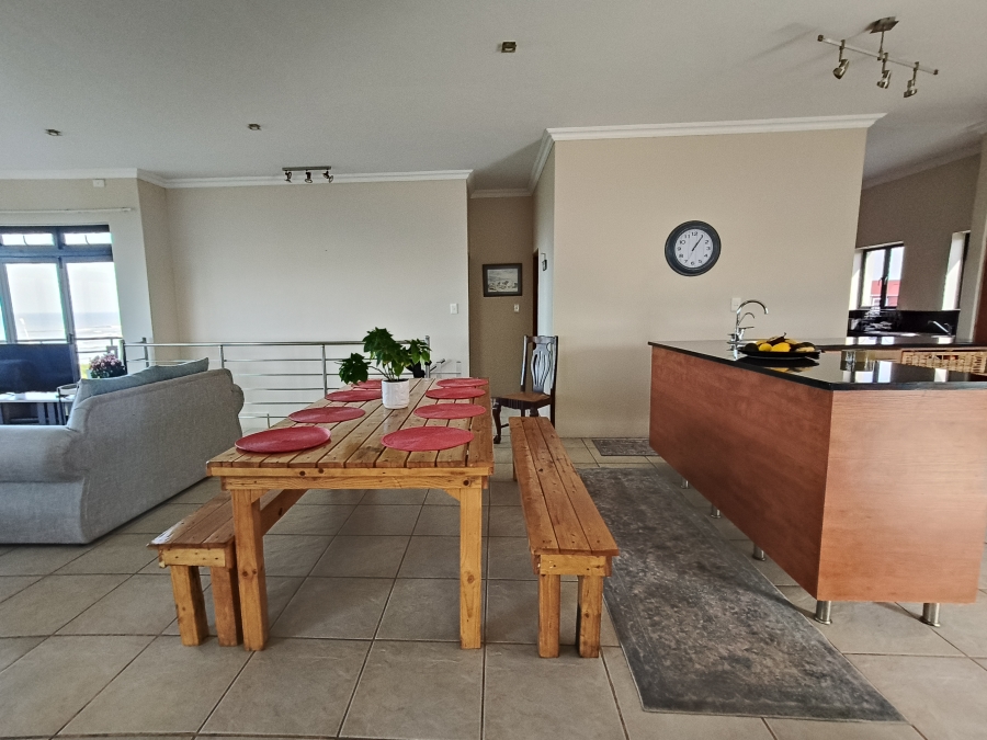 6 Bedroom Property for Sale in Paradise Beach Eastern Cape